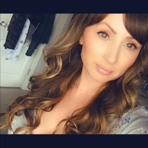 Meet your Posher, Elaina - Picture 1 of 1